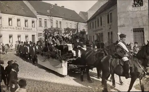 Foto Ak Belgern Schildau in Sachsen, Wurzener Straße, Festumzug, Handlung Emil Petzold