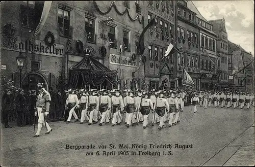 Ak Freiberg in Sachsen, Bergparade 1905 vor König Friedrich August von Sachsen, Rathaus