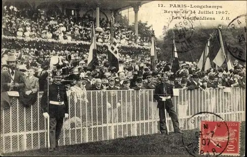 Ak Paris XVI, Bois de Boulogne, Longchamps, Revue du 14 Juillet 1907, Les Garibaldiens