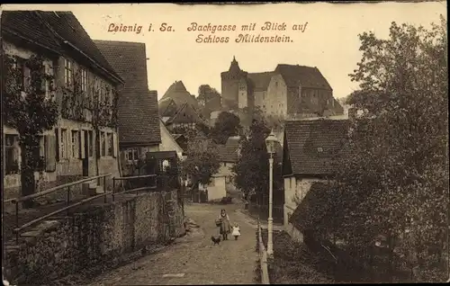 Ak Leisnig in Sachsen, Bachgasse mit Blick auf Schloss Mildenstein