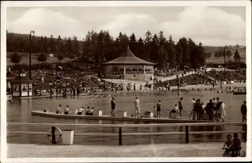 Ak Brunn Auerbach im Vogtland, Gemeindebad, Freibad