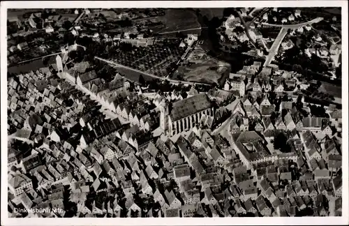 Ak Dinkelsbühl im Kreis Ansbach Mittelfranken, Blick auf den Ort, Fliegeraufnahme