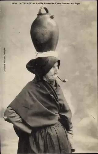 Ak Morlaix Finistère, Frau mit Pfeife in bretonischer Tracht