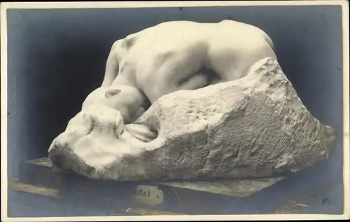 Foto Ak Plastik eines nackten Mannes, Männerakt