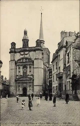Ak Saumur Maine et Loire, La Place et l'Église Saint Pierre