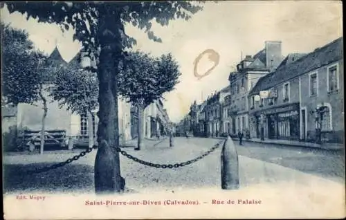 Ak Saint Pierre sur Dives Calvados, Rue de Falaise