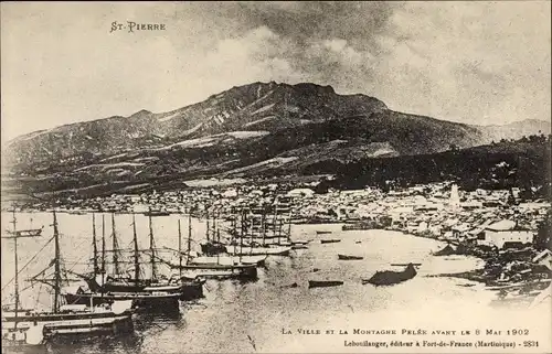 Ak Saint Pierre Martinique, La ville et la Montagne Pelée avant 1902