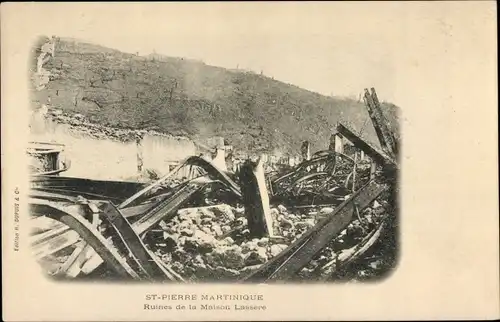 Ak Saint Pierre Martinique, Ruines de la Maison Lassere, apres la Catastrophe du 8 Mai 1902