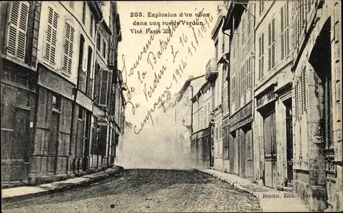 Ak Verdun Meuse, Explosion d'un obus dans une rue