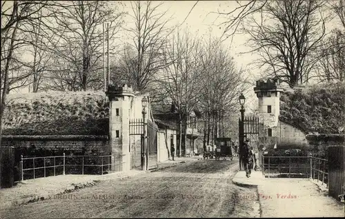 Ak Verdun Meuse, Avenue de la Gare, Straßenpartie, Tor, Kutsche