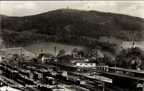 Ak Löbau in Sachsen, Bahnhof und Löbauer Berg