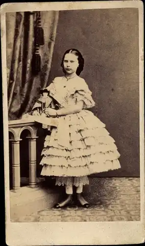 CdV Prinzessin Louise von Schweden, Standportrait