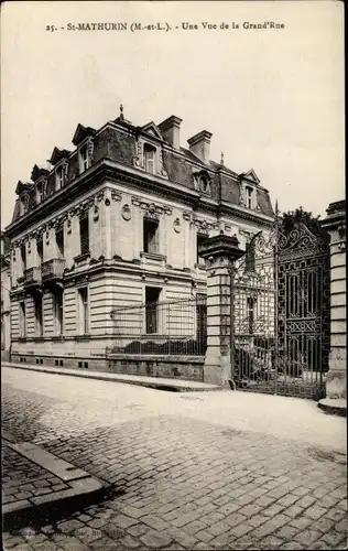 Ak Saint Mathurin Maine et Loire, Une Vue de la Grand Rue