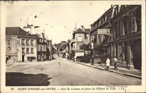 Ak Saint Pierre sur Dives Calvados, Rue de Lisieux et place de l'Hotel de Ville