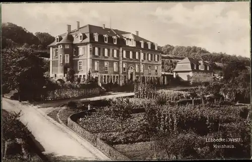 Ak Lübbecke in Ostwestfalen, Blick zum Kreishaus mit Garten