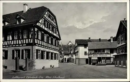 Ak Calmbach Bad Wildbad im Schwarzwald, Altes Schulhaus, Kühler Brunnen