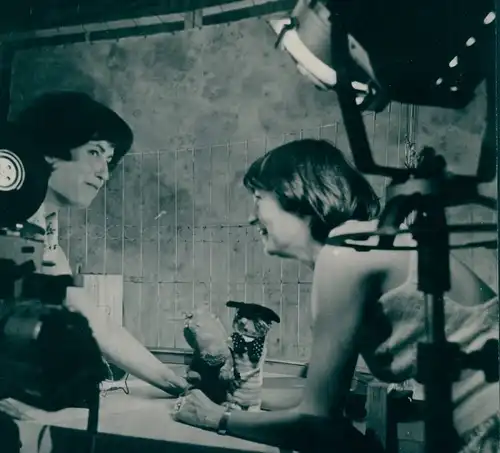 Foto Unser Sandmännchen, Sandmann, DDR Kinderfernsehen, Puppenbildnerinnen