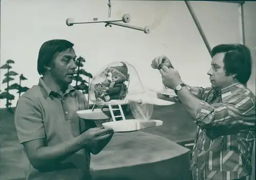 Foto Unser Sandmännchen, Sandmann, DDR Kinderfernsehen, Fahrzeugbauer Harald Serowski, Hubschrauber