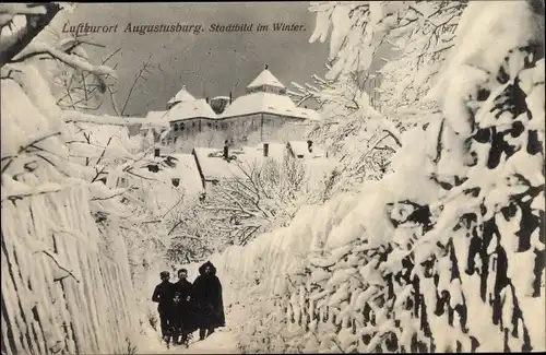 Ak Augustusburg im Erzgebirge, Stadtbild im Winter, Schloss