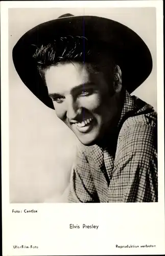 Ak Sänger und Schauspieler Elvis Presley, Portrait mit Cowboyhut, Ufa Film