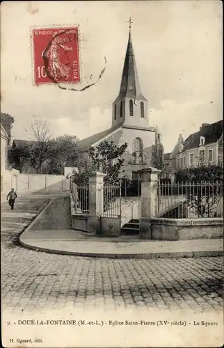 Ak Doué la Fontaine Maine et Loire, Église St. Pierre, Le Square