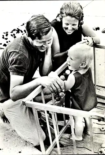 Ak Prinzessin Beatrix und Claus Amsberg mit Sohn Wilhelm Alexander, 1968