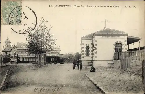 Ak Alfortville Val de Marne, La place de la Gare et la Gare