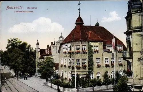 Ak Dresden Ost Blasewitz, Straßenpartie am Alten und Neuem Rathaus, Seitenansicht