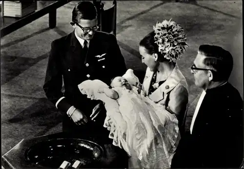 Ak Prinzessin Margriet und ihr Gemahl Pieter mit Prinzen Maurits, Taufe, 10 September 1968