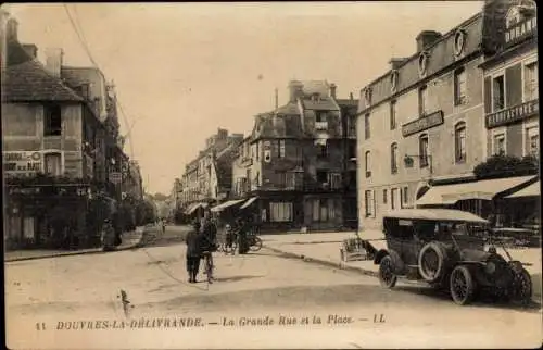 Ak Douvres la Délivrande Calvados, La Grande Rue et la Place