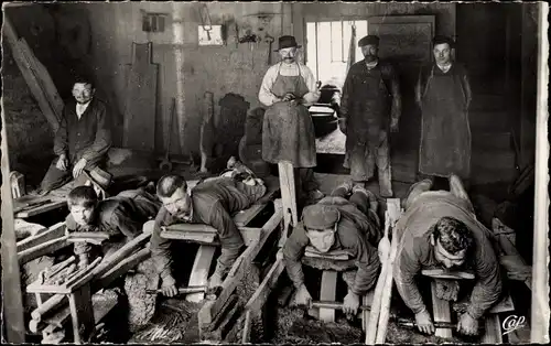Ak Thiers Puy de Dôme, Interieur de Coutellerie, Les Emouleurs