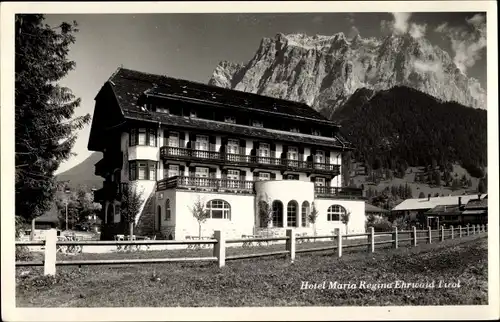 Ak Ehrwald in Tirol, Außenansicht des Hotel Maria Regina, Garten, Berg