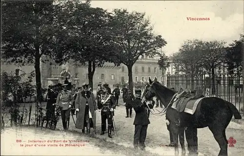 Ak Vincennes Val de Marne, Interieur du Fort de Vincennes, visite de Monarque
