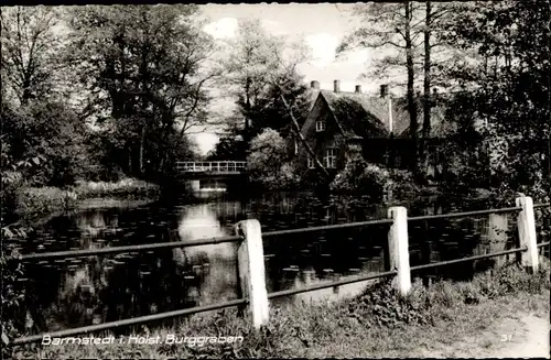 Ak Barmstedt in Schleswig Holstein, Blick auf den Burggraben, Gebäude, Brücke