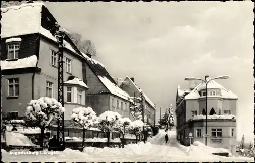 Ak Augustusburg im Erzgebirge, Straßenpartie, Winter