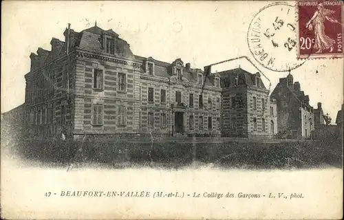 Ak Beaufort en Vallee Beaufort en Anjou Maine et Loire, Le College des Garcons