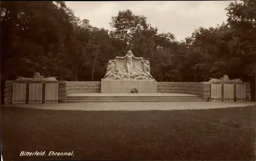 Ak Bitterfeld in Sachsen Anhalt, Ehrenmal