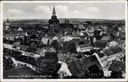 Ak Güstrow im Kreis Rostock, Stadtbild mit Pfarrkirche, Panorama