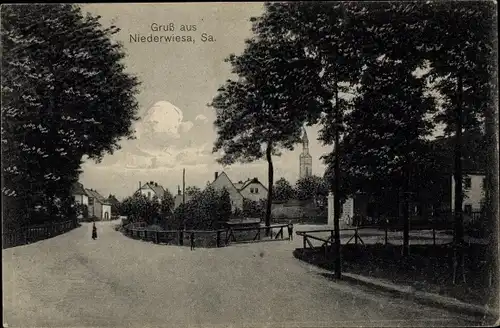 Ak Niederwiesa Sachsen, Straßenpartie, Kirchturm