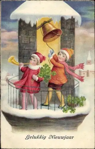 Ak Glückwunsch Neujahr, Junge läutet Glocke, Mädchen mit Fanfare und Kleeblättern