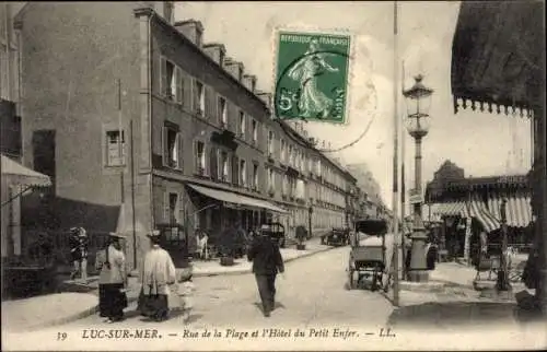 Ak Luc sur Mer Calvados, Rue de la Plage et l'Hotel du Petit Enfer