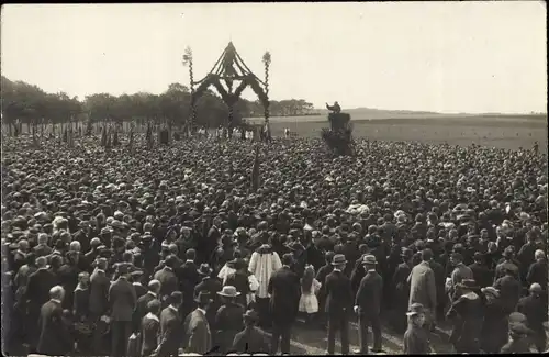 Foto Ak Wesel am Niederrhein, Religiöse Prozession, Zuschauer