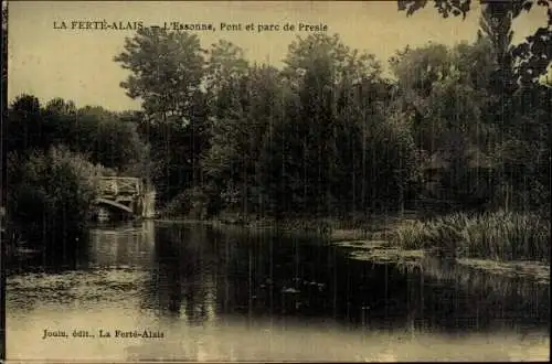 Ak La Ferté Alais Essonne, L'Essonne, Pont et parc de Presle