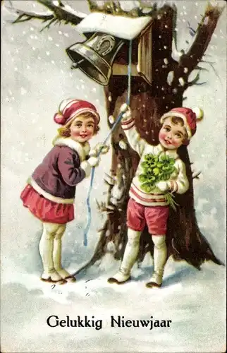Ak Glückwunsch Neujahr, Junge und Mädchen läuten eine Glocke, Kleeblätter