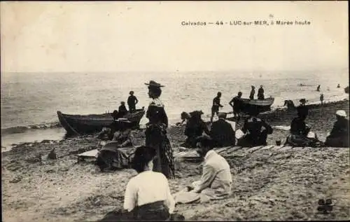 Ak Luc sur Mer Calvados, Sur la Plage, Ruderboot