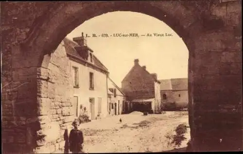 Ak Luc sur Mer Calvados, Au Vieux Luc