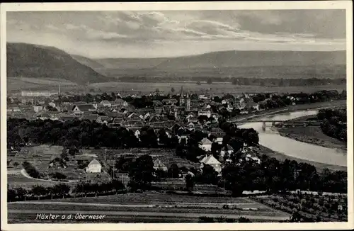 Ak Höxter in Nordrhein Westfalen, Blick auf die Ortschaft, Fluss, Berge