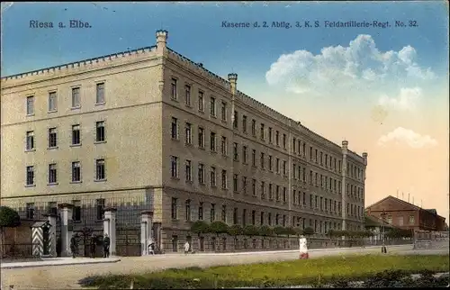 Ak Riesa an der Elbe Sachsen, Kaserne d. 2. Abtlg. 3. K. S. Feldartillerie Regt. No. 32