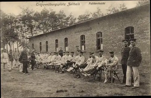 Ak Zeithain in Sachsen, Truppenübungsplatz, Infanterie Baracke 10, Fußdurchsicht