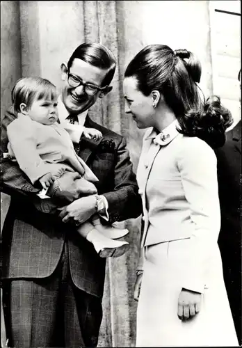 Ak Prinzessin Margriet und ihr Gemahl Pieter mit Sohn Maurits, 30 April 1969